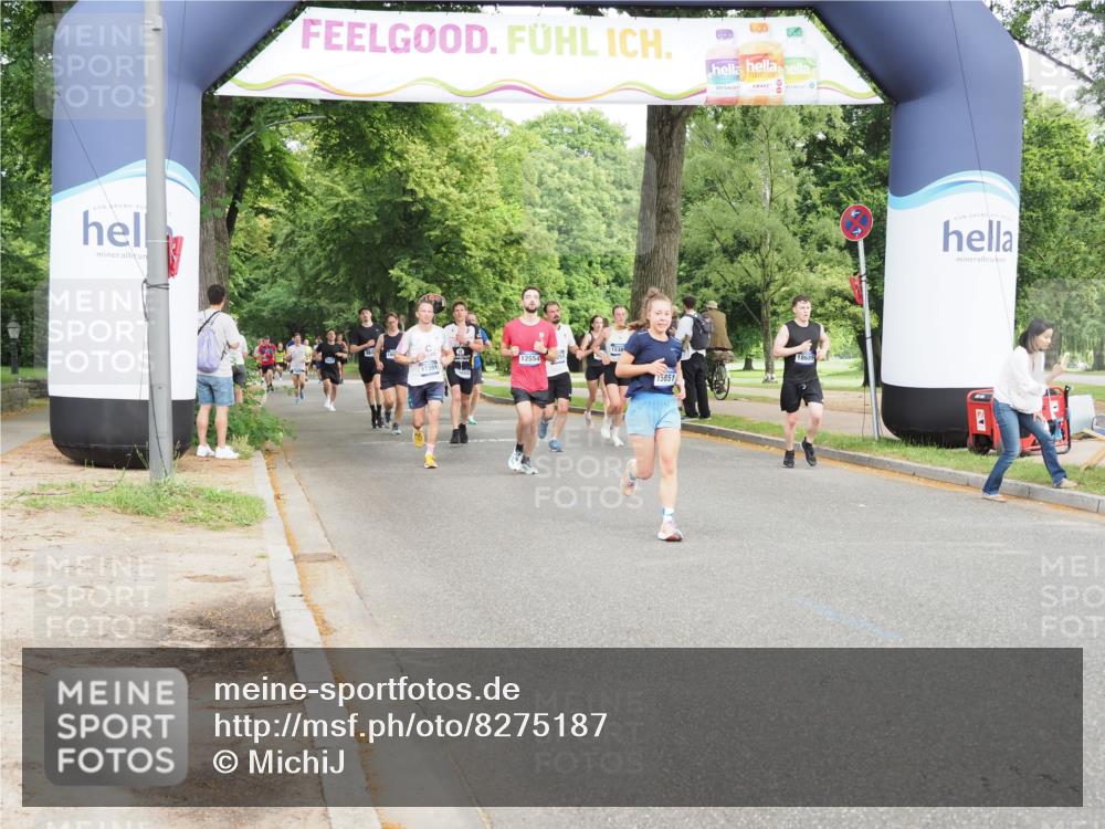 29.06.2025 - hella hamburg halbmarathon MichiJ http://msf.ph/oto/8275187 29.06.2025 10:31:36 Zwischen KM18-KM19 1735, 4318, 4425, 10493, 12153, 12554, 12623, 14226, 15706, 15851, 16338, 17391, 18689 meine-sportfotos.de