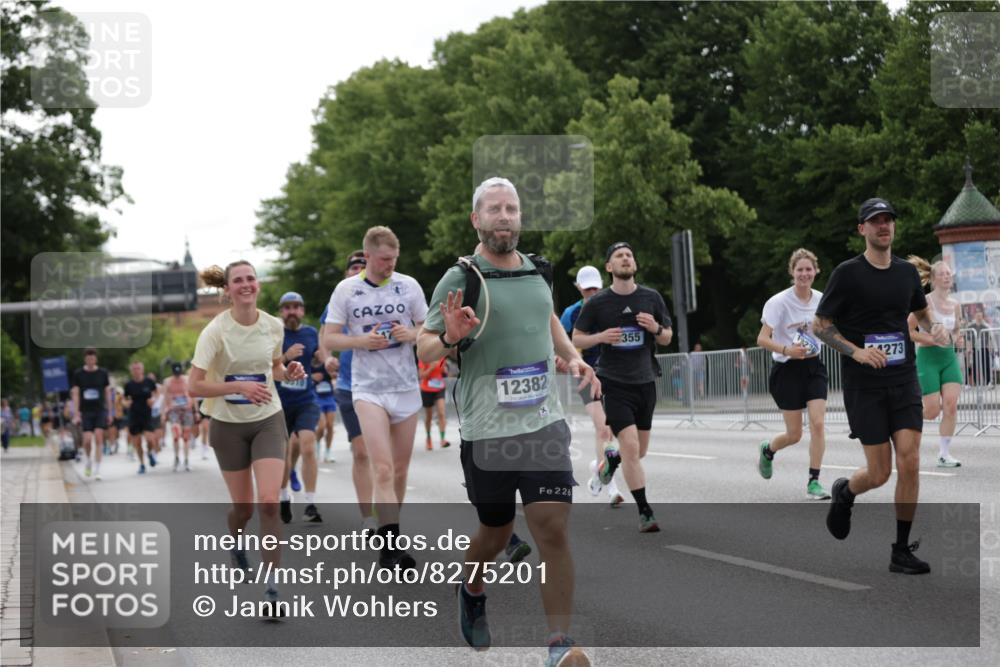 29.06.2025 - hella hamburg halbmarathon Jannik Wohlers http://msf.ph/oto/8275201 29.06.2025 10:34:23 Lombardsbrücke 1025, 2355, 3130, 3420, 4884, 5453, 6310, 6335, 6379, 6843, 7020, 7299, 7386, 7733, 8369, 8793, 9122, 9164, 9448, 9514, 10335, 10674, 11122, 11245, 11646, 12019, 12164, 12236, 12382, 12764, 13311, 13416, 13471, 13473, 14273, 14527, 15310, 15380, 15477, 15984, 16311, 16471, 17412, 18892 meine-sportfotos.de