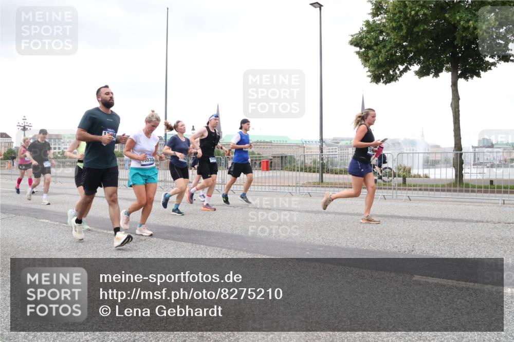 29.06.2025 - hella hamburg halbmarathon Lena Gebhardt http://msf.ph/oto/8275210 29.06.2025 10:54:38 Lombardsbrücke 404, 3035, 1198, 1762, 1822, 1949, 2084, 2244, 2532, 2566, 2586, 2632, 3002, 3364, 3761, 3795, 3857, 4191, 4192, 4720, 4971, 5157, 5185, 5216, 5309, 5500, 5514, 5727, 5817, 5882, 5933, 5993, 6023, 6279, 6982, 6987, 7498, 7670, 7874, 7946, 7986, 8012, 8186, 8801, 8803, 8867, 9130, 9521, 10207, 10331, 10471, 11033, 11226, 11287, 11354, 11567, 11569, 11785, 12240, 12268, 12270, 12930, 13272, 13283, 13944, 13945 meine-sportfotos.de