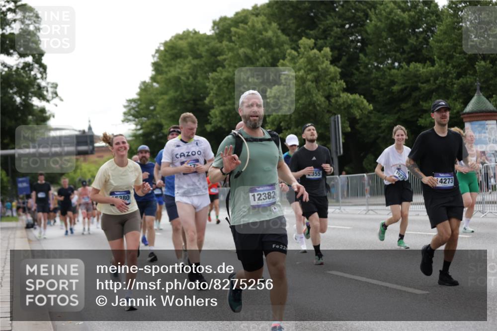 29.06.2025 - hella hamburg halbmarathon Jannik Wohlers http://msf.ph/oto/8275256 29.06.2025 10:34:23 Lombardsbrücke 1025, 2355, 3130, 3420, 4884, 5453, 6310, 6335, 6379, 6843, 7020, 7299, 7386, 7733, 8369, 8793, 9122, 9164, 9448, 9514, 10335, 10674, 11122, 11245, 11646, 12019, 12164, 12236, 12382, 12764, 13311, 13416, 13471, 13473, 14273, 14527, 15310, 15380, 15477, 15984, 16311, 16471, 17412, 18892 meine-sportfotos.de
