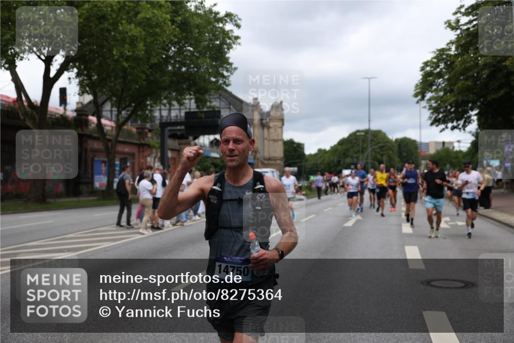 29.06.2025 - hella hamburg halbmarathon Yannick Fuchs http://msf.ph/oto/8275364 29.06.2025 10:49:23 20KM 1120, 1143, 1179, 1834, 2252, 2448, 2612, 3037, 3256, 4249, 4616, 4897, 5021, 5643, 6924, 7147, 7221, 7594, 7976, 8573, 8618, 8691, 10044, 10188, 10582, 11231, 12248, 12483, 12544, 12545, 13234, 13236, 13470, 14365, 14750, 14909, 15300, 15484, 15584, 15818, 15884, 15896, 16108, 16110, 16176, 16213, 16334, 16521, 16609, 17133, 17259, 17603, 17640, 17642, 17734, 17940, 18064, 18190, 18290, 19047 meine-sportfotos.de