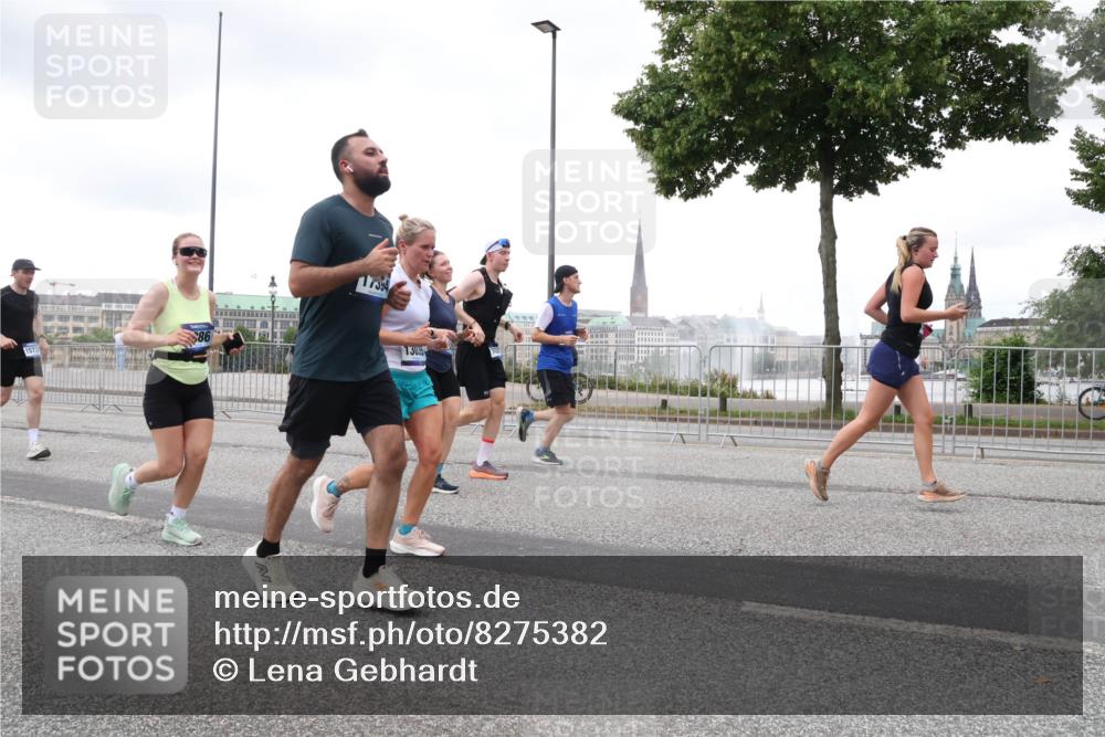 29.06.2025 - hella hamburg halbmarathon Lena Gebhardt http://msf.ph/oto/8275382 29.06.2025 10:54:39 Lombardsbrücke 17394, 13095, 1198, 1762, 1822, 1949, 2084, 2244, 2532, 2566, 2586, 2632, 3002, 3364, 3761, 3795, 3857, 4191, 4192, 4720, 4971, 5157, 5185, 5216, 5309, 5392, 5500, 5514, 5727, 5817, 5882, 5933, 5993, 6023, 6279, 6839, 6982, 6987, 7498, 7670, 7874, 7946, 7986, 8012, 8186, 8801, 8803, 9130, 9521, 9596, 10207, 10331, 10471, 11033, 11226, 11287, 11354, 11567, 11569, 11785, 12240, 12268, 12270, 12930, 13272, 13283, 13944, 13945 meine-sportfotos.de