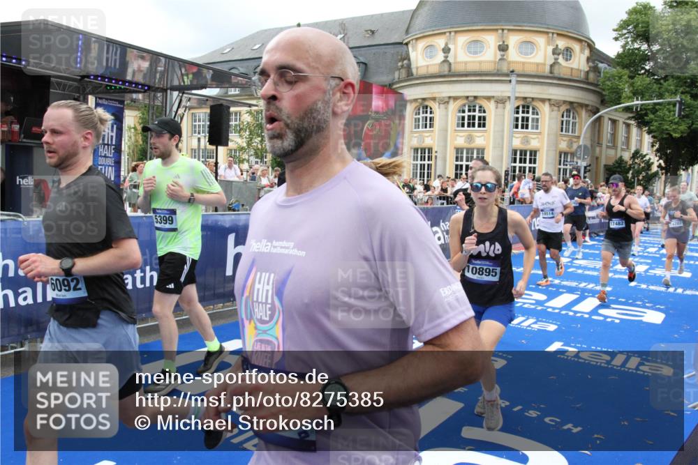 29.06.2025 - hella hamburg halbmarathon Michael Strokosch http://msf.ph/oto/8275385 29.06.2025 10:53:47 Ziel 1422, 2058, 2082, 2518, 5399, 5607, 6877, 7177, 8285, 8335, 10529, 10895, 11588, 11589, 11604, 13865, 14702, 14818, 15061, 15441, 16092, 17482, 17740, 18143, 18249, 18514 meine-sportfotos.de