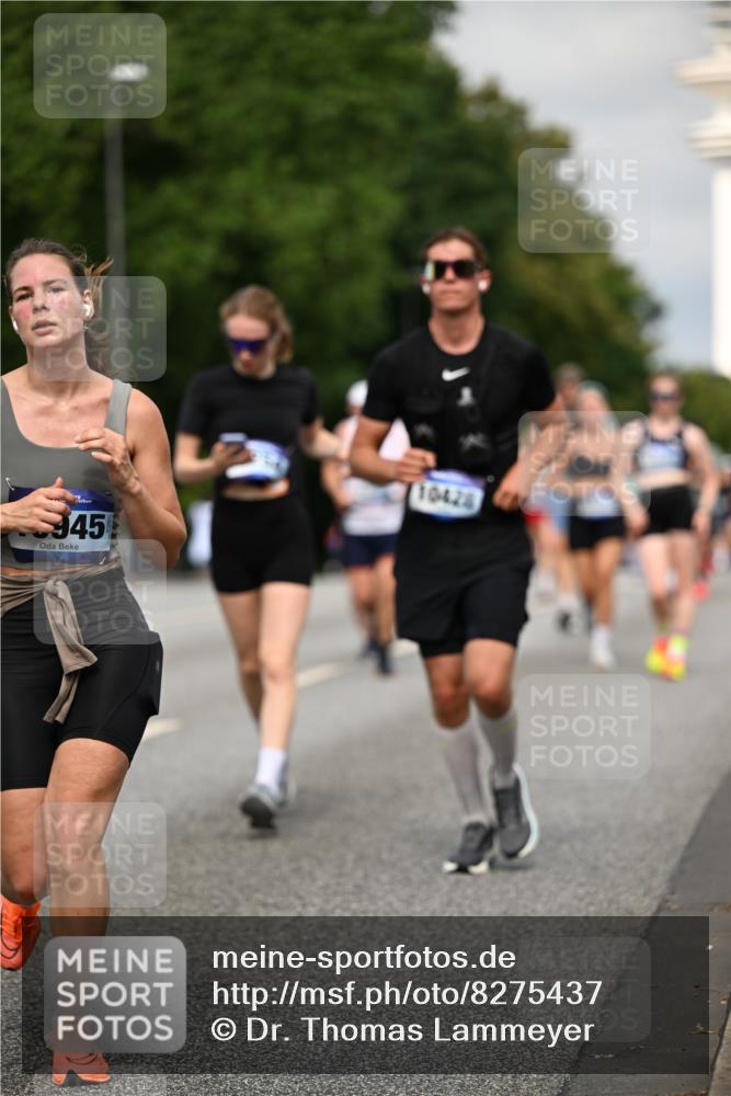 29.06.2025 - hella hamburg halbmarathon Dr. Thomas Lammeyer http://msf.ph/oto/8275437 29.06.2025 10:15:34 Kennedybrücke 1166, 1866, 1992, 2661, 4227, 5254, 5379, 5990, 5991, 7571, 8368, 9169, 9191, 10042, 10372, 10428, 11321 meine-sportfotos.de