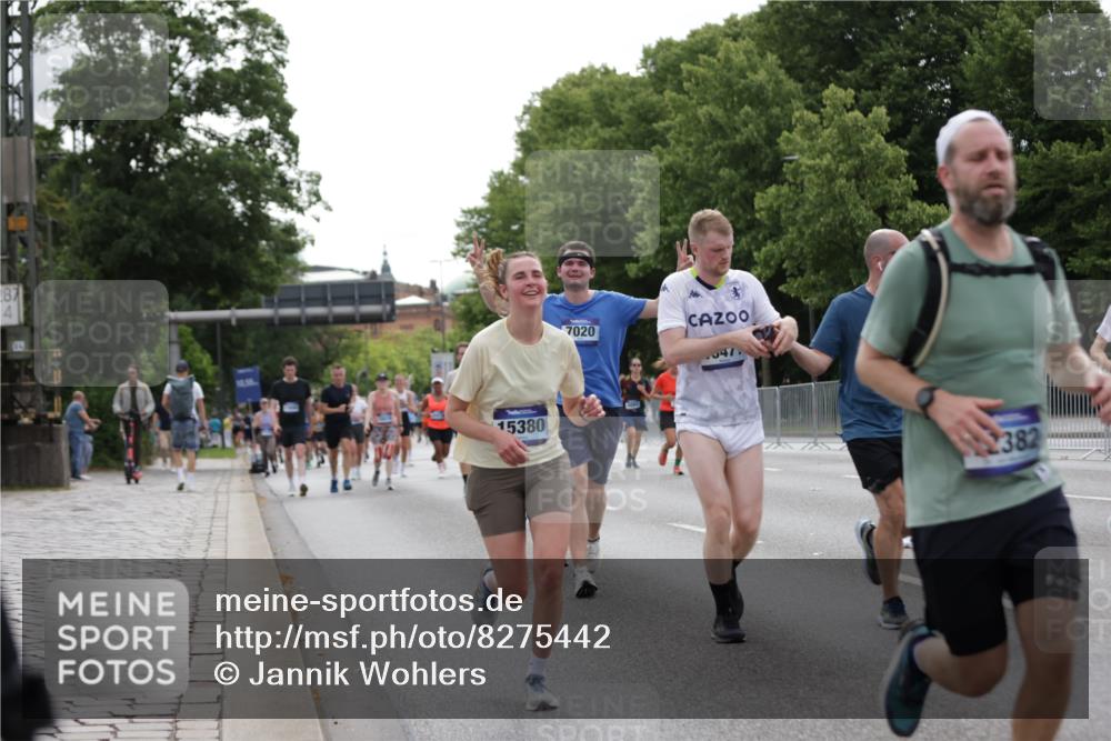 29.06.2025 - hella hamburg halbmarathon Jannik Wohlers http://msf.ph/oto/8275442 29.06.2025 10:34:23 Lombardsbrücke 1025, 2355, 3130, 3420, 4884, 5453, 6310, 6335, 6379, 6843, 7020, 7299, 7386, 7733, 8369, 8793, 9122, 9164, 9448, 9514, 10335, 10674, 11122, 11245, 11646, 12019, 12164, 12236, 12382, 12764, 13311, 13416, 13471, 13473, 14273, 14527, 15310, 15380, 15477, 15984, 16311, 16471, 17412, 18892 meine-sportfotos.de