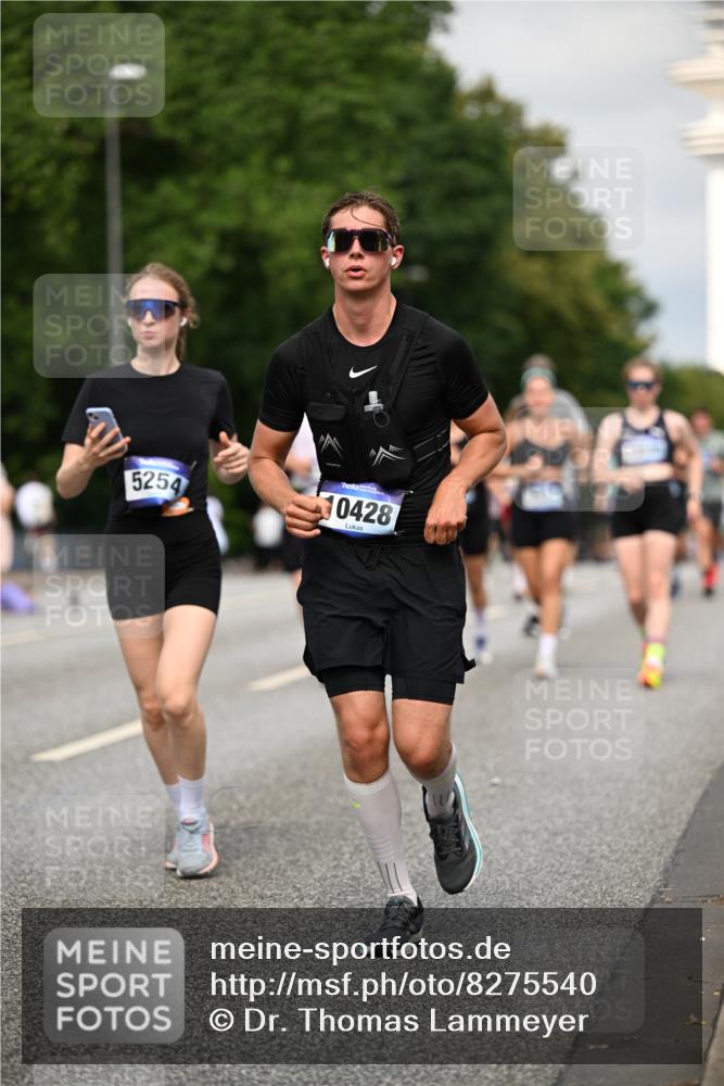 29.06.2025 - hella hamburg halbmarathon Dr. Thomas Lammeyer http://msf.ph/oto/8275540 29.06.2025 10:15:35 Kennedybrücke 1062, 1166, 1866, 1992, 2661, 4227, 5254, 5379, 5990, 5991, 7571, 8368, 9169, 9191, 10042, 10428, 11321 meine-sportfotos.de