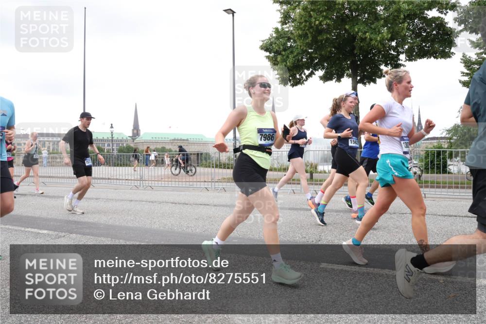 29.06.2025 - hella hamburg halbmarathon Lena Gebhardt http://msf.ph/oto/8275551 29.06.2025 10:54:40 Lombardsbrücke 379, 7986, 1562, 1198, 1762, 1822, 1949, 2084, 2244, 2532, 2566, 2586, 2632, 3002, 3364, 3761, 3795, 3857, 4191, 4192, 4720, 4971, 5157, 5185, 5216, 5309, 5392, 5500, 5514, 5727, 5817, 5882, 5933, 5993, 6023, 6279, 6839, 6982, 6987, 7498, 7670, 7874, 7946, 7986, 8012, 8186, 8801, 8803, 9130, 9521, 9596, 10207, 10331, 10471, 11033, 11226, 11287, 11354, 11567, 11569, 11785, 12240, 12268, 12270, 12930, 13272, 13283, 13944, 13945 meine-sportfotos.de