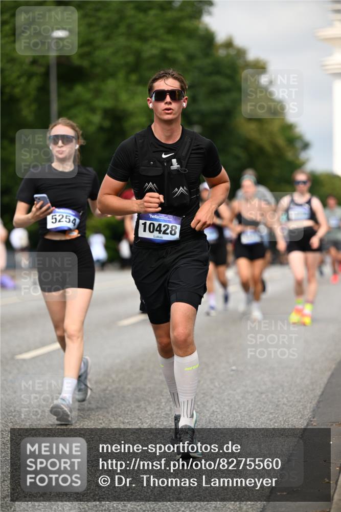 29.06.2025 - hella hamburg halbmarathon Dr. Thomas Lammeyer http://msf.ph/oto/8275560 29.06.2025 10:15:35 Kennedybrücke 1062, 1166, 1866, 1992, 2661, 4227, 5254, 5379, 5990, 5991, 7571, 8368, 9169, 9191, 10042, 10428, 11321 meine-sportfotos.de