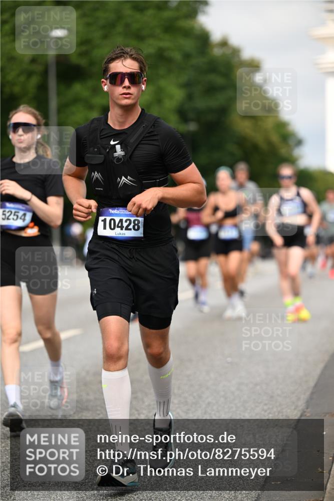29.06.2025 - hella hamburg halbmarathon Dr. Thomas Lammeyer http://msf.ph/oto/8275594 29.06.2025 10:15:35 Kennedybrücke 1062, 1166, 1866, 1992, 2661, 4227, 5254, 5379, 5990, 5991, 7571, 8368, 9169, 9191, 10042, 10428, 11321 meine-sportfotos.de