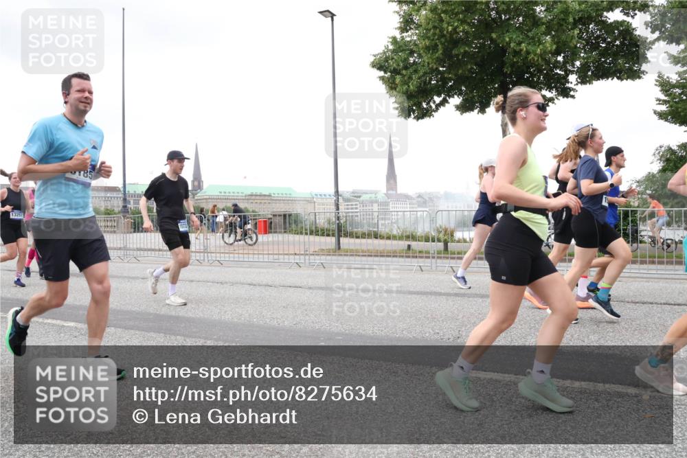 29.06.2025 - hella hamburg halbmarathon Lena Gebhardt http://msf.ph/oto/8275634 29.06.2025 10:54:40 Lombardsbrücke 13257, 185, 1573, 1198, 1762, 1822, 1949, 2084, 2244, 2532, 2566, 2586, 2632, 3002, 3364, 3761, 3795, 3857, 4191, 4192, 4720, 4971, 5157, 5185, 5216, 5309, 5392, 5500, 5514, 5727, 5817, 5882, 5933, 5993, 6023, 6279, 6839, 6982, 6987, 7498, 7670, 7874, 7946, 7986, 8012, 8186, 8801, 8803, 9130, 9521, 9596, 10207, 10331, 10471, 11033, 11226, 11287, 11354, 11567, 11569, 11785, 12240, 12268, 12270, 12930, 13272, 13283, 13944, 13945 meine-sportfotos.de