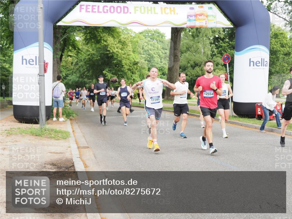 29.06.2025 - hella hamburg halbmarathon MichiJ http://msf.ph/oto/8275672 29.06.2025 10:31:38 Zwischen KM18-KM19 1735, 4318, 4425, 8664, 10493, 12153, 12554, 12623, 14226, 15383, 15706, 15851, 16338, 17391, 18689 meine-sportfotos.de