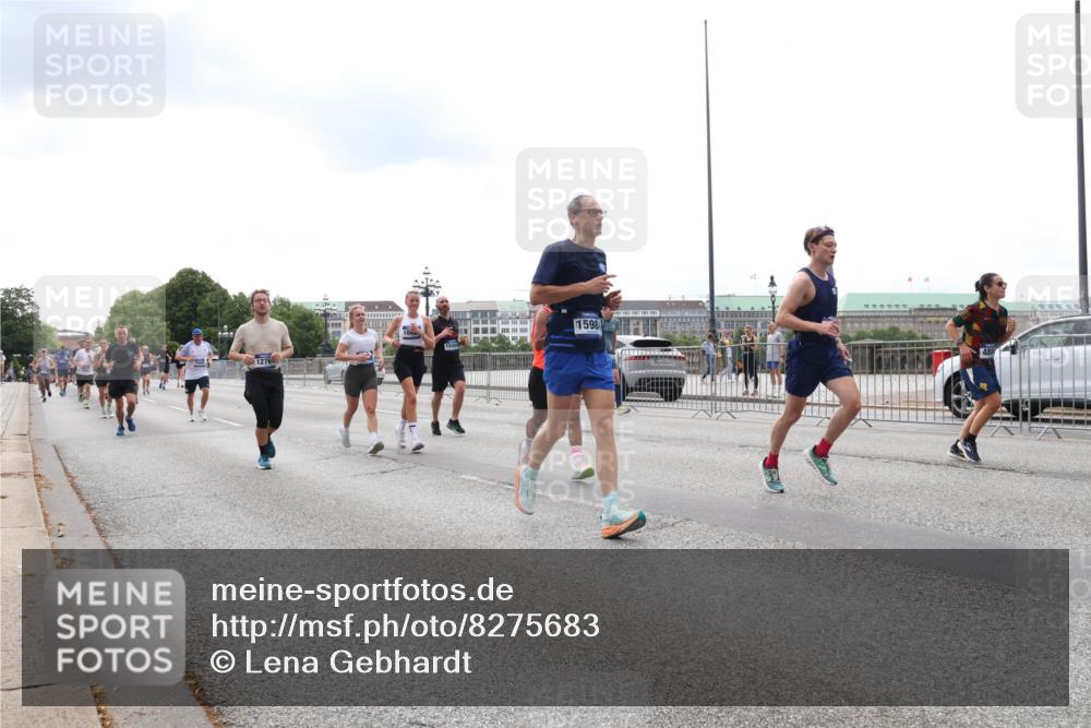 29.06.2025 - hella hamburg halbmarathon Lena Gebhardt http://msf.ph/oto/8275683 29.06.2025 10:35:01 Lombardsbrücke 1276, 1598, 1025, 1284, 1497, 1717, 1849, 2355, 2376, 2751, 3130, 3409, 3420, 3828, 4564, 4884, 5027, 5453, 5531, 6034, 6189, 6310, 6335, 6379, 6397, 6471, 6803, 6843, 7020, 7267, 7299, 7386, 7733, 7927, 8369, 8793, 9122, 9164, 9248, 9448, 9514, 10335, 10358, 10464, 10606, 10674, 11122, 11233, 11245, 11320, 11359, 11565, 11646, 11886, 12019, 12062, 12164, 12236, 12382, 12764, 15477, 16238, 16311, 16390 meine-sportfotos.de