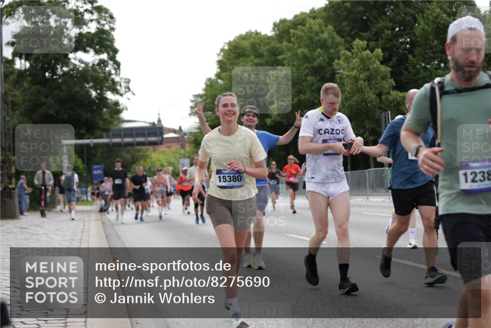 29.06.2025 - hella hamburg halbmarathon Jannik Wohlers http://msf.ph/oto/8275690 29.06.2025 10:34:24 Lombardsbrücke 1025, 2355, 3130, 3420, 4884, 5453, 6310, 6335, 6379, 6843, 7020, 7299, 7386, 7733, 8369, 8793, 9122, 9164, 9248, 9448, 9514, 10335, 10464, 10606, 10674, 11122, 11245, 11646, 12019, 12164, 12236, 12382, 12764, 13311, 13416, 13471, 13473, 14273, 14527, 15310, 15380, 15477, 15984, 16311, 16471, 17412, 18892 meine-sportfotos.de