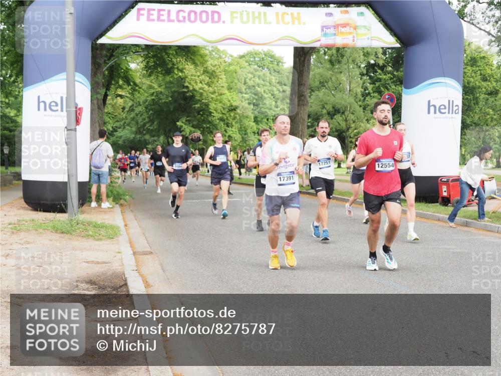 29.06.2025 - hella hamburg halbmarathon MichiJ http://msf.ph/oto/8275787 29.06.2025 10:31:39 Zwischen KM18-KM19 3928, 4318, 4425, 8664, 10493, 12153, 12554, 12623, 14226, 15383, 15706, 15851, 16338, 17391, 18689 meine-sportfotos.de