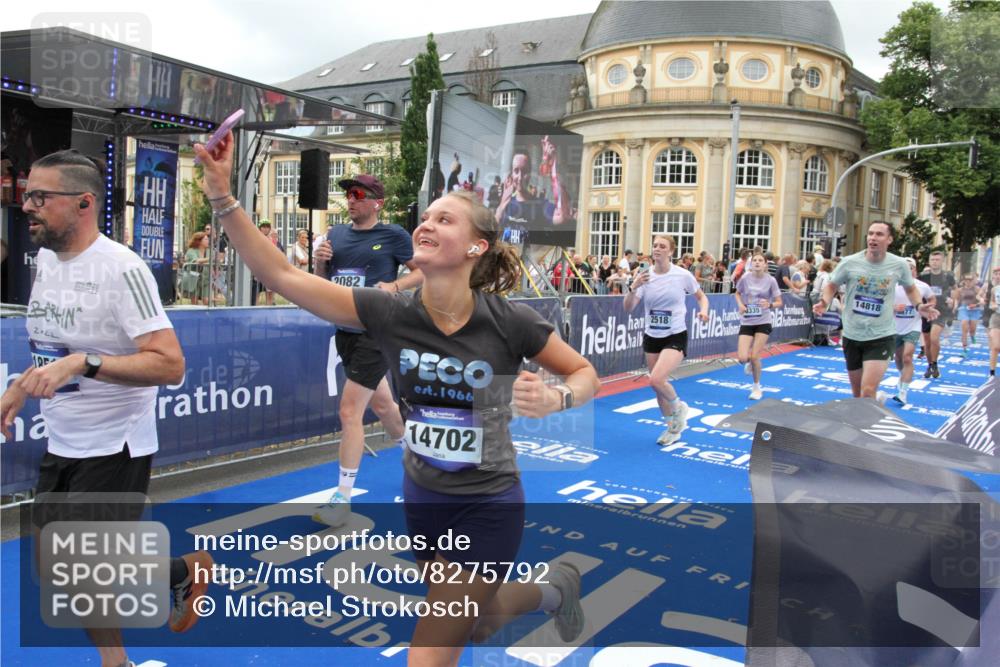 29.06.2025 - hella hamburg halbmarathon Michael Strokosch http://msf.ph/oto/8275792 29.06.2025 10:53:49 Ziel 1422, 2082, 2518, 5399, 5607, 6260, 6877, 7177, 8285, 8335, 9922, 10529, 10895, 11588, 11589, 14702, 14818, 15441, 15502, 17482, 17740, 18249, 18487, 18514, 18759 meine-sportfotos.de
