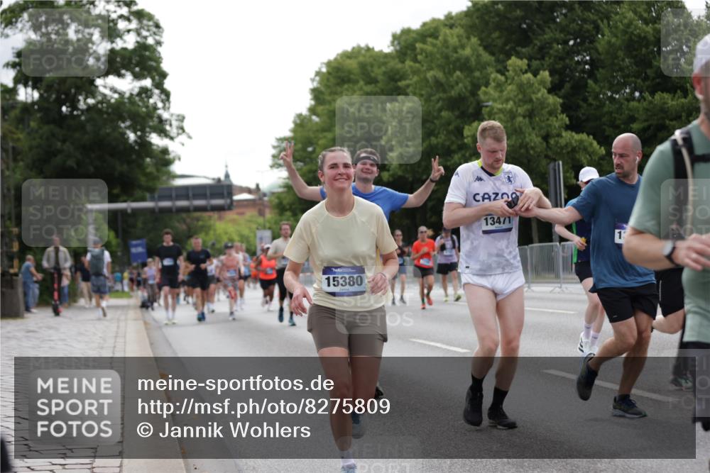 29.06.2025 - hella hamburg halbmarathon Jannik Wohlers http://msf.ph/oto/8275809 29.06.2025 10:34:24 Lombardsbrücke 1025, 2355, 3130, 3420, 4884, 5453, 6310, 6335, 6379, 6843, 7020, 7299, 7386, 7733, 8369, 8793, 9122, 9164, 9248, 9448, 9514, 10335, 10464, 10606, 10674, 11122, 11245, 11646, 12019, 12164, 12236, 12382, 12764, 13311, 13416, 13471, 13473, 14273, 14527, 15310, 15380, 15477, 15984, 16311, 16471, 17412, 18892 meine-sportfotos.de