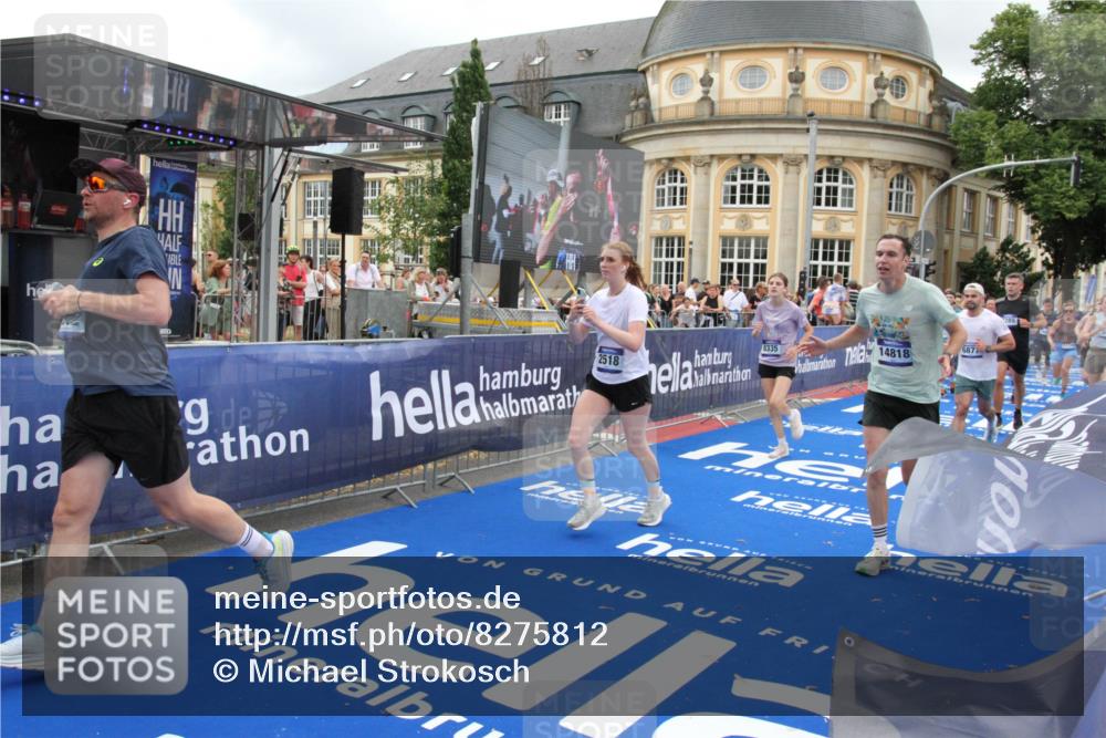 29.06.2025 - hella hamburg halbmarathon Michael Strokosch http://msf.ph/oto/8275812 29.06.2025 10:53:50 Ziel 1422, 2082, 2518, 5607, 6260, 6877, 7177, 8285, 8335, 9922, 10529, 10891, 14026, 14702, 14818, 15502, 17482, 17740, 18249, 18487, 18514, 18759 meine-sportfotos.de