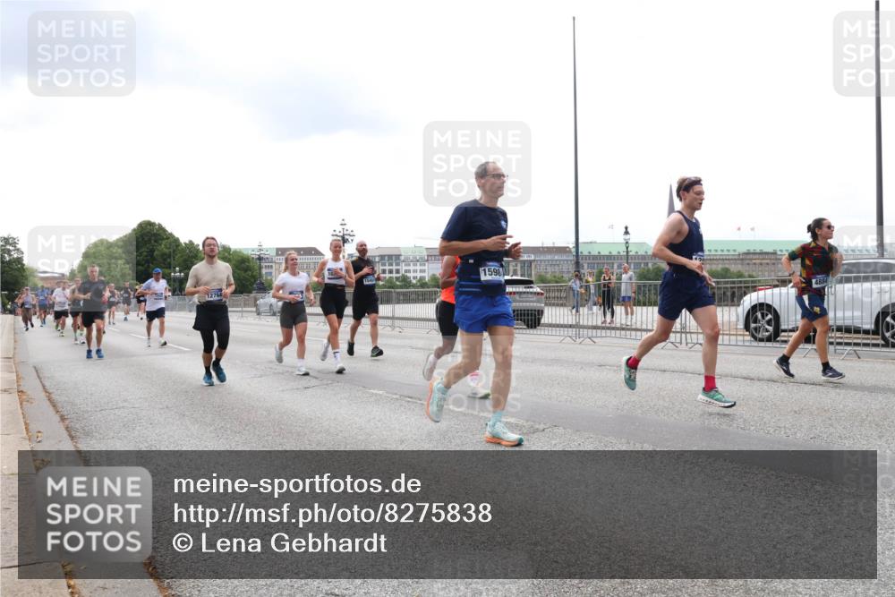29.06.2025 - hella hamburg halbmarathon Lena Gebhardt http://msf.ph/oto/8275838 29.06.2025 10:35:01 Lombardsbrücke 1540, 1598, 488, 1025, 1284, 1497, 1717, 1849, 2355, 2376, 2751, 3130, 3409, 3420, 3828, 4564, 4884, 5027, 5453, 5531, 6034, 6189, 6310, 6335, 6379, 6397, 6471, 6803, 6843, 7020, 7267, 7299, 7386, 7733, 7927, 8369, 8793, 9122, 9164, 9248, 9448, 9514, 10335, 10358, 10464, 10606, 10674, 11122, 11233, 11245, 11320, 11359, 11565, 11646, 11886, 12019, 12062, 12164, 12236, 12382, 12764, 15477, 16238, 16311, 16390 meine-sportfotos.de