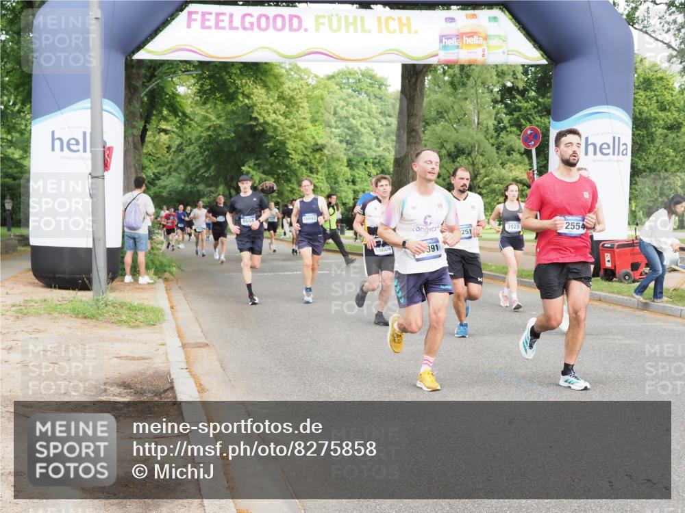 29.06.2025 - hella hamburg halbmarathon MichiJ http://msf.ph/oto/8275858 29.06.2025 10:31:39 Zwischen KM18-KM19 3928, 4318, 4425, 8664, 10493, 12153, 12554, 12623, 14226, 15383, 15706, 15851, 16338, 17391, 18689 meine-sportfotos.de