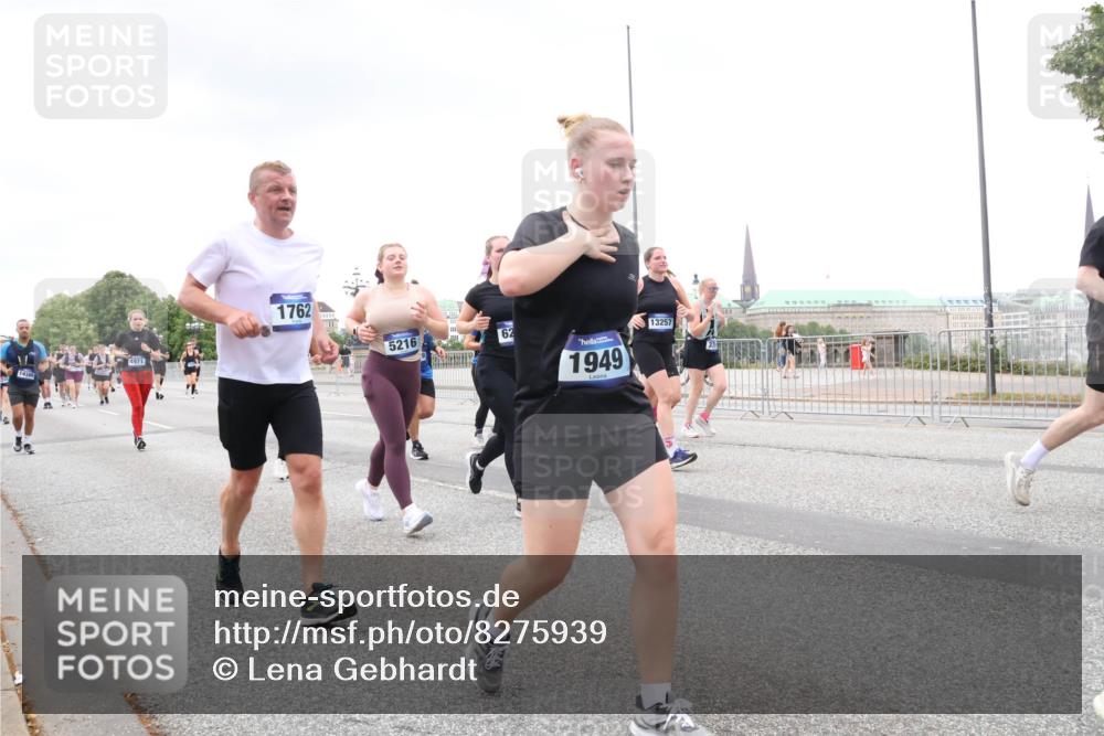 29.06.2025 - hella hamburg halbmarathon Lena Gebhardt http://msf.ph/oto/8275939 29.06.2025 10:54:41 Lombardsbrücke 14386, 4971, 1762, 5216, 62, 1949, 13257, 1198, 1762, 1822, 1949, 2084, 2244, 2532, 2566, 2586, 2632, 3002, 3364, 3761, 3795, 3857, 4191, 4192, 4720, 4971, 5157, 5185, 5216, 5309, 5392, 5500, 5514, 5727, 5882, 5933, 5993, 6023, 6279, 6839, 6982, 6987, 7498, 7670, 7874, 7946, 7986, 8012, 8186, 8801, 8803, 9130, 9521, 9596, 10207, 10331, 10471, 11033, 11226, 11287, 11354, 11567, 11569, 11785, 12240, 12268, 12270, 12930, 13272, 13283, 13944, 13945, 13979, 13980 meine-sportfotos.de