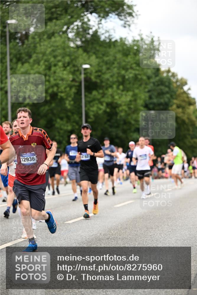 29.06.2025 - hella hamburg halbmarathon Dr. Thomas Lammeyer http://msf.ph/oto/8275960 29.06.2025 10:36:23 Kennedybrücke 1292, 1640, 1987, 2349, 2943, 3022, 3239, 3365, 3707, 3751, 3752, 3778, 4314, 4365, 4605, 4857, 4924, 5601, 5658, 5743, 5783, 5941, 6218, 6228, 6252, 6312, 6315, 7239, 7344, 7468, 7535, 7570, 7695, 8072, 8073, 8124, 8127, 8303, 8625, 9125, 9206, 9604, 10013, 10111, 10248, 10354, 10828, 10924, 11168, 11205, 11225, 11248, 11362 meine-sportfotos.de