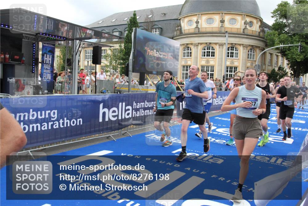 29.06.2025 - hella hamburg halbmarathon Michael Strokosch http://msf.ph/oto/8276198 29.06.2025 10:53:53 Ziel 1422, 1706, 1870, 5607, 6260, 6877, 7177, 7395, 8285, 8335, 9922, 10529, 10891, 12413, 14026, 15502, 16538, 17740, 18249, 18418, 18487, 18759, 18831, 18915, 19177 meine-sportfotos.de