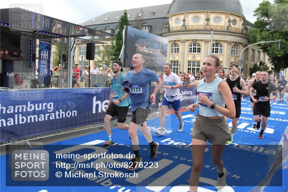 29.06.2025 - hella hamburg halbmarathon Michael Strokosch http://msf.ph/oto/8276223 29.06.2025 10:53:53 Ziel 1422, 1706, 1870, 5607, 6260, 6877, 7177, 7395, 8285, 8335, 9922, 10529, 10891, 12413, 14026, 15502, 16538, 17740, 18249, 18418, 18487, 18759, 18831, 18915, 19177 meine-sportfotos.de