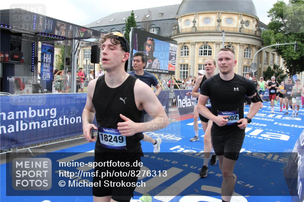 29.06.2025 - hella hamburg halbmarathon Michael Strokosch http://msf.ph/oto/8276313 29.06.2025 10:53:54 Ziel 1422, 1706, 1870, 5607, 6260, 6877, 7177, 7395, 7973, 8285, 9922, 10529, 10891, 12413, 14026, 15502, 16477, 16538, 17740, 18249, 18418, 18487, 18759, 18831, 18915, 19177 meine-sportfotos.de
