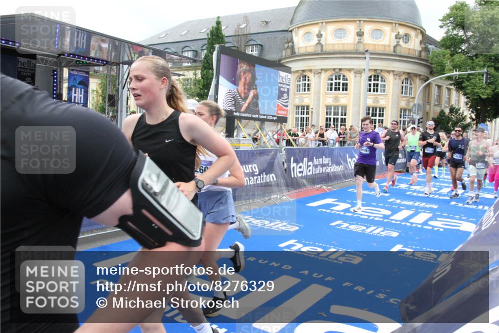 29.06.2025 - hella hamburg halbmarathon Michael Strokosch http://msf.ph/oto/8276329 29.06.2025 10:53:55 Ziel 1422, 1706, 1870, 5607, 6260, 7177, 7395, 7973, 9922, 10529, 10891, 12413, 14026, 14175, 15502, 16477, 16538, 17740, 18249, 18418, 18487, 18759, 18831, 18879, 18915, 19177 meine-sportfotos.de