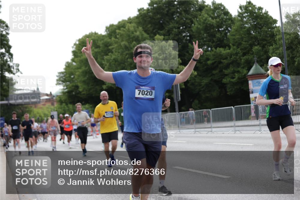 29.06.2025 - hella hamburg halbmarathon Jannik Wohlers http://msf.ph/oto/8276366 29.06.2025 10:34:26 Lombardsbrücke 2355, 3130, 3420, 4884, 5453, 6310, 6335, 6379, 6397, 6843, 7020, 7299, 8369, 8793, 9122, 9164, 9248, 9448, 9514, 10335, 10464, 10606, 11122, 11245, 11646, 12019, 12164, 12236, 12382, 12555, 12764, 13311, 13416, 13471, 13473, 14273, 14527, 15310, 15380, 15477, 15488, 15984, 16471, 17412, 18892 meine-sportfotos.de