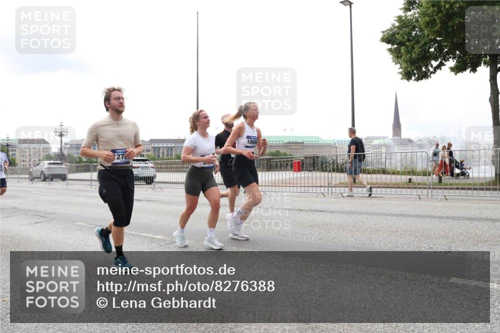 29.06.2025 - hella hamburg halbmarathon Lena Gebhardt http://msf.ph/oto/8276388 29.06.2025 10:35:03 Lombardsbrücke 27, 10606, 1025, 1284, 1497, 1717, 1849, 2198, 2355, 2376, 2751, 3130, 3409, 3420, 3828, 3958, 4564, 4884, 5027, 5453, 5531, 6029, 6189, 6310, 6335, 6379, 6397, 6471, 6803, 6843, 7020, 7267, 7299, 7386, 7733, 7927, 8296, 8369, 8793, 9122, 9164, 9248, 9448, 9514, 10335, 10358, 10464, 10531, 10606, 10674, 11122, 11233, 11245, 11320, 11359, 11565, 11646, 11886, 12019, 12062, 12164, 12236, 12382, 12764, 15477, 16311 meine-sportfotos.de