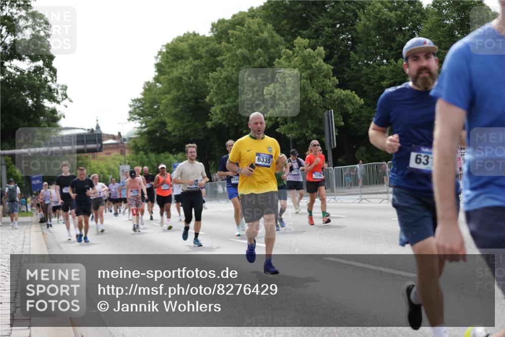 29.06.2025 - hella hamburg halbmarathon Jannik Wohlers http://msf.ph/oto/8276429 29.06.2025 10:34:27 Lombardsbrücke 2355, 3130, 4884, 5453, 6310, 6335, 6379, 6397, 6843, 7020, 7299, 8369, 8793, 9122, 9248, 9448, 9514, 10464, 10606, 11122, 11245, 11646, 12019, 12164, 12236, 12382, 12555, 12764, 13311, 13416, 13471, 13473, 14273, 14527, 15310, 15380, 15477, 15488, 15732, 15984, 16471, 17412, 18892 meine-sportfotos.de