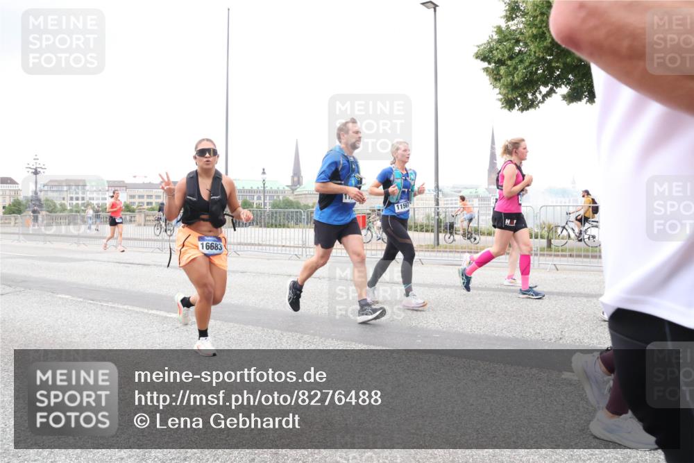 29.06.2025 - hella hamburg halbmarathon Lena Gebhardt http://msf.ph/oto/8276488 29.06.2025 10:54:42 Lombardsbrücke 16683, 11567, 1198, 1762, 1822, 1949, 2084, 2244, 2532, 2566, 2586, 2632, 3002, 3364, 3761, 3795, 3857, 4191, 4192, 4720, 4971, 5157, 5185, 5216, 5309, 5392, 5500, 5514, 5727, 5882, 5933, 5993, 6023, 6279, 6839, 6982, 7498, 7670, 7874, 7946, 7986, 8012, 8186, 8801, 8803, 9130, 9521, 9596, 10109, 10331, 10471, 11033, 11226, 11287, 11354, 11567, 11569, 12240, 12268, 12270, 12930, 13272, 13283, 13944, 13945, 13979, 13980 meine-sportfotos.de