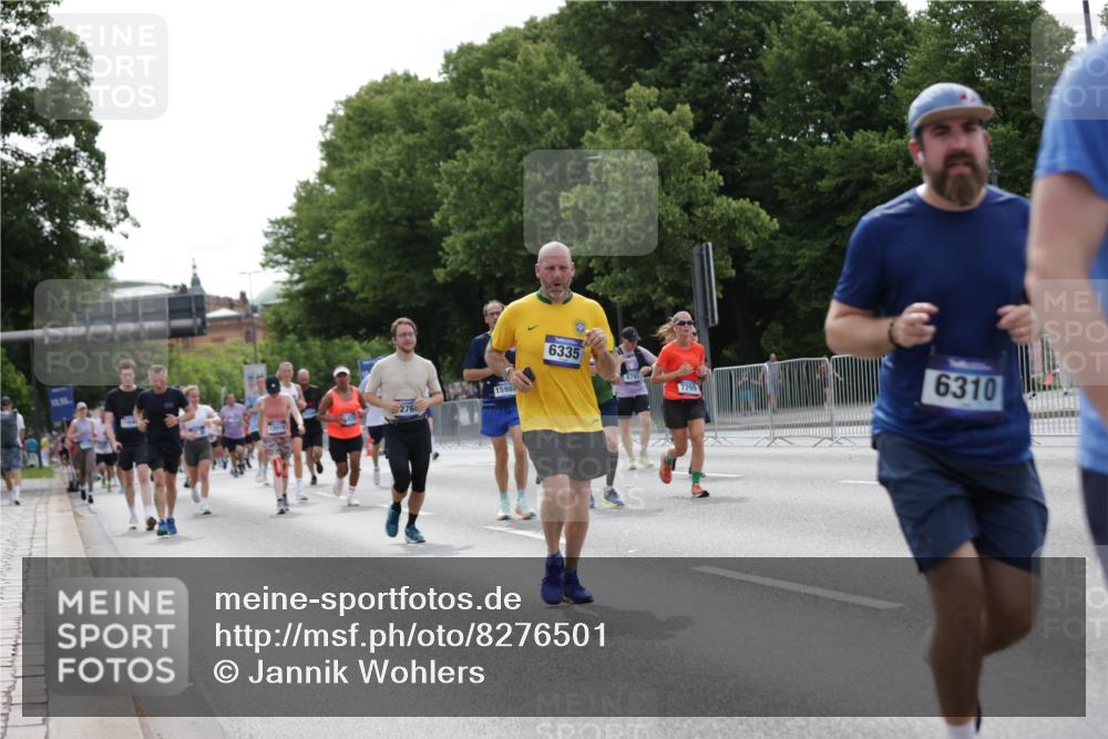 29.06.2025 - hella hamburg halbmarathon Jannik Wohlers http://msf.ph/oto/8276501 29.06.2025 10:34:27 Lombardsbrücke 2355, 3130, 4884, 5453, 6310, 6335, 6379, 6397, 6843, 7020, 7299, 8369, 8793, 9122, 9248, 9448, 9514, 10464, 10606, 11122, 11245, 11646, 12019, 12164, 12236, 12382, 12555, 12764, 13311, 13416, 13471, 13473, 14273, 14527, 15310, 15380, 15477, 15488, 15732, 15984, 16471, 17412, 18892 meine-sportfotos.de