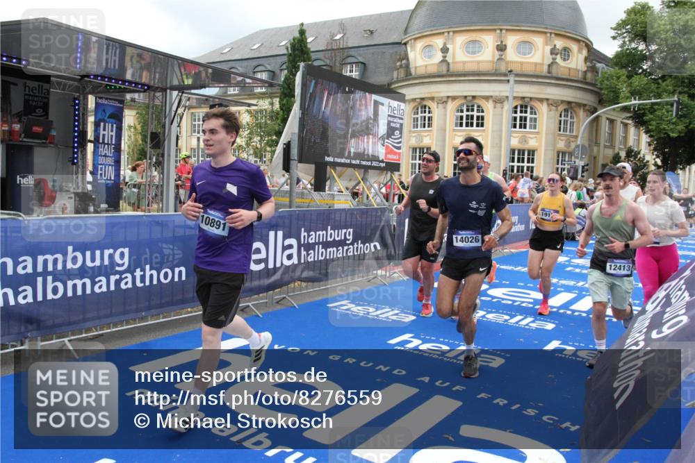 29.06.2025 - hella hamburg halbmarathon Michael Strokosch http://msf.ph/oto/8276559 29.06.2025 10:53:57 Ziel 1706, 1870, 2432, 6260, 6481, 7395, 7918, 7973, 9922, 10891, 11789, 12413, 13032, 13869, 14026, 14175, 15502, 16477, 16538, 18418, 18487, 18759, 18831, 18879, 18915, 19177 meine-sportfotos.de