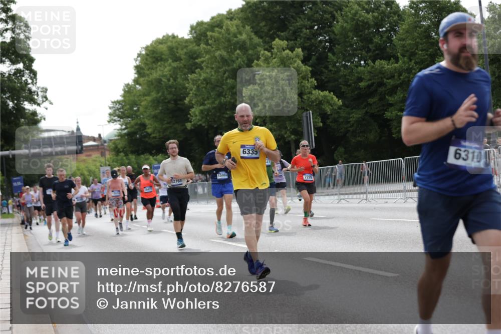 29.06.2025 - hella hamburg halbmarathon Jannik Wohlers http://msf.ph/oto/8276587 29.06.2025 10:34:27 Lombardsbrücke 2355, 3130, 4884, 5453, 6310, 6335, 6379, 6397, 6843, 7020, 7299, 8369, 8793, 9122, 9248, 9448, 9514, 10464, 10606, 11122, 11245, 11646, 12019, 12164, 12236, 12382, 12555, 12764, 13311, 13416, 13471, 13473, 14273, 14527, 15310, 15380, 15477, 15488, 15732, 15984, 16471, 17412, 18892 meine-sportfotos.de