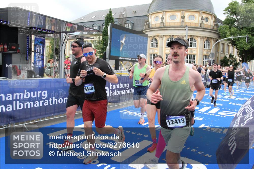 29.06.2025 - hella hamburg halbmarathon Michael Strokosch http://msf.ph/oto/8276640 29.06.2025 10:53:58 Ziel 1706, 1870, 2432, 6374, 6481, 7395, 7918, 7973, 8394, 10891, 11789, 12413, 13032, 13869, 14026, 14175, 16477, 16538, 18418, 18831, 18879, 18915, 19177 meine-sportfotos.de
