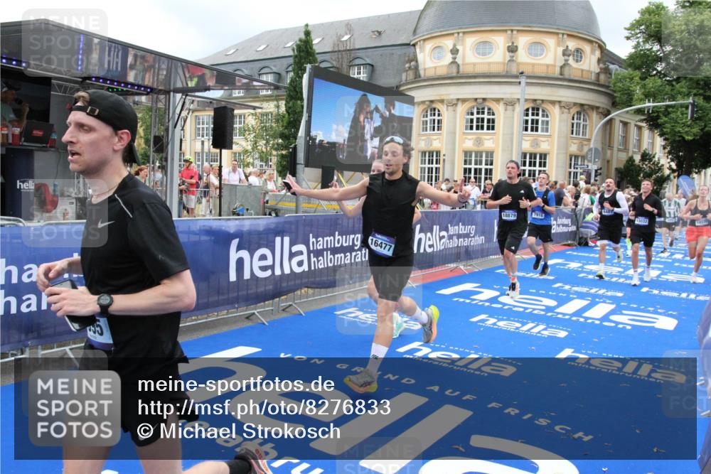 29.06.2025 - hella hamburg halbmarathon Michael Strokosch http://msf.ph/oto/8276833 29.06.2025 10:54:00 Ziel 1151, 1706, 1815, 1870, 2432, 3096, 6356, 6374, 6481, 7395, 7918, 7973, 8394, 11789, 12413, 13032, 13869, 14175, 16477, 16538, 18308, 18418, 18831, 18879, 18915, 19177 meine-sportfotos.de