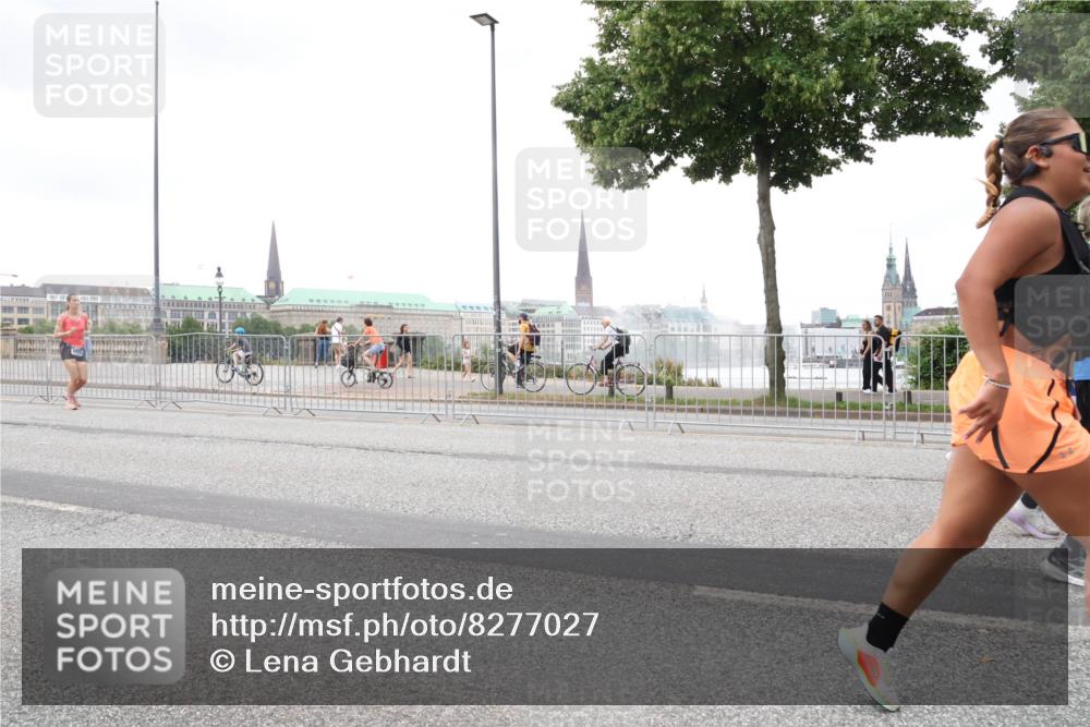 29.06.2025 - hella hamburg halbmarathon Lena Gebhardt http://msf.ph/oto/8277027 29.06.2025 10:54:44 Lombardsbrücke 1198, 1762, 1822, 1949, 2084, 2244, 2532, 2566, 2586, 2632, 3002, 3364, 3761, 3795, 3857, 4191, 4192, 4720, 4971, 5157, 5185, 5216, 5309, 5392, 5500, 5727, 5882, 5933, 5993, 6023, 6279, 6839, 6982, 7498, 7670, 7946, 7986, 8012, 8186, 8801, 8803, 9130, 9521, 9596, 10109, 10331, 10471, 10686, 11033, 11226, 11287, 11354, 11567, 11569, 12240, 12268, 12270, 12930, 13272, 13283, 13944, 13945, 13979, 13980 meine-sportfotos.de