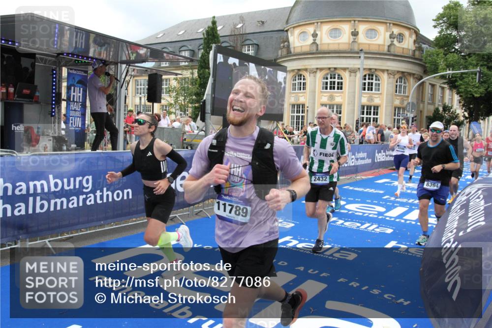 29.06.2025 - hella hamburg halbmarathon Michael Strokosch http://msf.ph/oto/8277086 29.06.2025 10:54:04 Ziel 1151, 1815, 2432, 3096, 6356, 6374, 6481, 7918, 8394, 9032, 11499, 11789, 12379, 13032, 13869, 14175, 17348, 18308, 18879 meine-sportfotos.de