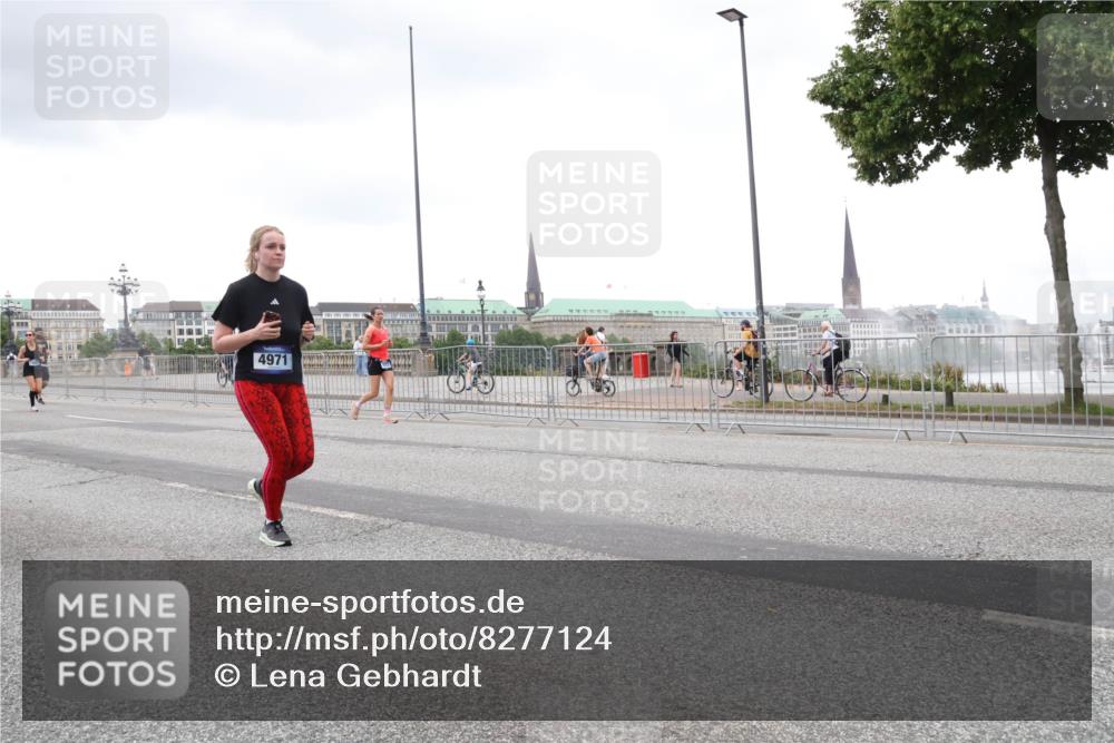 29.06.2025 - hella hamburg halbmarathon Lena Gebhardt http://msf.ph/oto/8277124 29.06.2025 10:54:44 Lombardsbrücke 4971, 1198, 1762, 1822, 1949, 2084, 2244, 2532, 2566, 2586, 2632, 3002, 3364, 3761, 3795, 3857, 4191, 4192, 4720, 4971, 5157, 5185, 5216, 5309, 5392, 5500, 5727, 5882, 5933, 5993, 6023, 6279, 6839, 6982, 7498, 7670, 7946, 7986, 8012, 8186, 8801, 8803, 9130, 9521, 9596, 10109, 10331, 10471, 10686, 11033, 11226, 11287, 11354, 11567, 11569, 12240, 12268, 12270, 12930, 13272, 13283, 13944, 13945, 13979, 13980 meine-sportfotos.de
