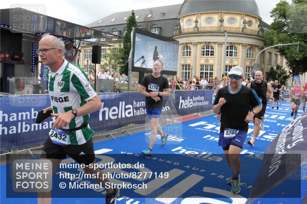 29.06.2025 - hella hamburg halbmarathon Michael Strokosch http://msf.ph/oto/8277149 29.06.2025 10:54:05 Ziel 1151, 1410, 1815, 2432, 3096, 3208, 3209, 6356, 6374, 6481, 7918, 8394, 9032, 11499, 11789, 12379, 13032, 13869, 17348, 18308 meine-sportfotos.de