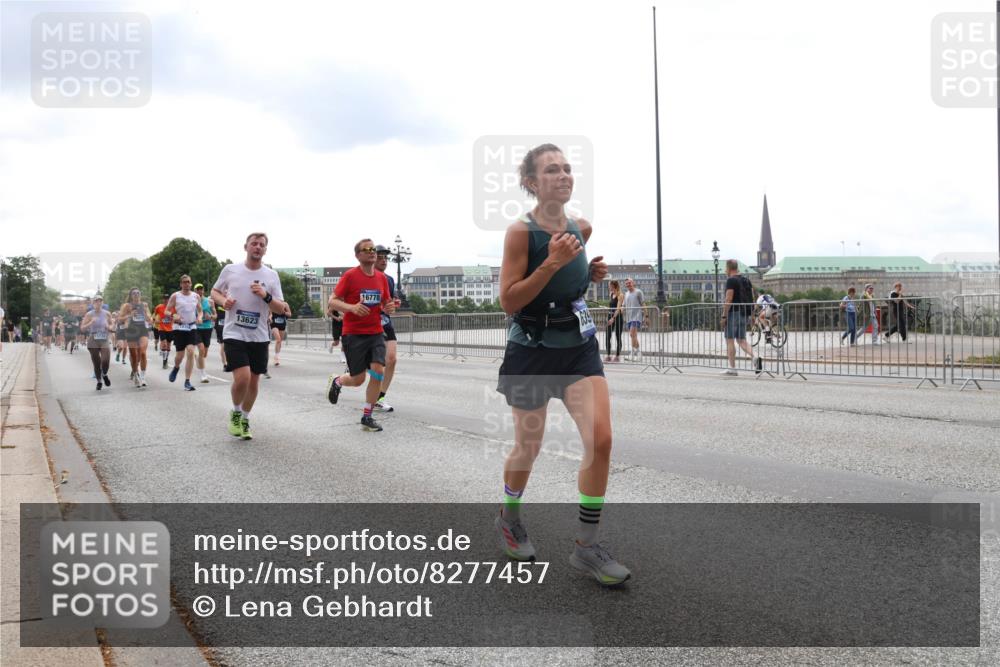 29.06.2025 - hella hamburg halbmarathon Lena Gebhardt http://msf.ph/oto/8277457 29.06.2025 10:35:07 Lombardsbrücke 13623, 16778, 1284, 1497, 1717, 1849, 2198, 2355, 2376, 2751, 3130, 3409, 3828, 3958, 4564, 4703, 4704, 4884, 5027, 5453, 5531, 6029, 6189, 6310, 6335, 6365, 6379, 6397, 6471, 6803, 6843, 6859, 7020, 7267, 7299, 7927, 8249, 8296, 8369, 8793, 9122, 9248, 9448, 9514, 10358, 10393, 10464, 10531, 10606, 11122, 11233, 11245, 11320, 11359, 11565, 11646, 11838, 11839, 11886, 12019, 12062, 12164, 12236, 12326, 12382, 12764, 15477 meine-sportfotos.de