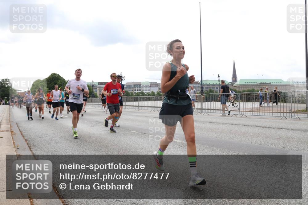 29.06.2025 - hella hamburg halbmarathon Lena Gebhardt http://msf.ph/oto/8277477 29.06.2025 10:35:07 Lombardsbrücke 13623, 16778, 1284, 1497, 1717, 1849, 2198, 2355, 2376, 2751, 3130, 3409, 3828, 3958, 4564, 4703, 4704, 4884, 5027, 5453, 5531, 6029, 6189, 6310, 6335, 6365, 6379, 6397, 6471, 6803, 6843, 6859, 7020, 7267, 7299, 7927, 8249, 8296, 8369, 8793, 9122, 9248, 9448, 9514, 10358, 10393, 10464, 10531, 10606, 11122, 11233, 11245, 11320, 11359, 11565, 11646, 11838, 11839, 11886, 12019, 12062, 12164, 12236, 12326, 12382, 12764, 15477 meine-sportfotos.de