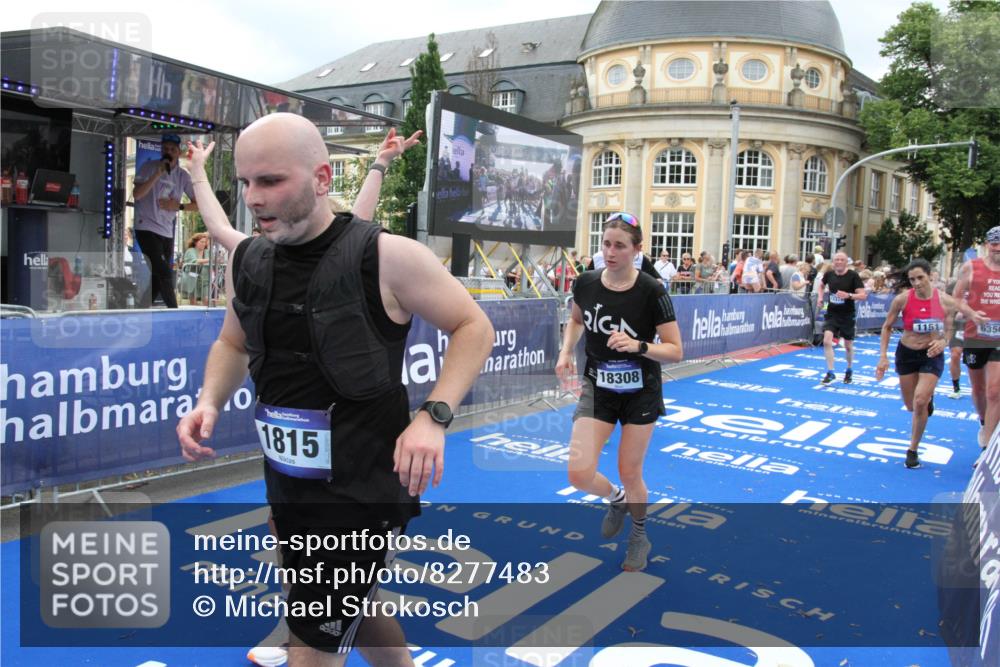 29.06.2025 - hella hamburg halbmarathon Michael Strokosch http://msf.ph/oto/8277483 29.06.2025 10:54:06 Ziel 1151, 1410, 1815, 2432, 3096, 3208, 3209, 6356, 6374, 6581, 8394, 9032, 11499, 11789, 12379, 13869, 16871, 17348, 18308 meine-sportfotos.de