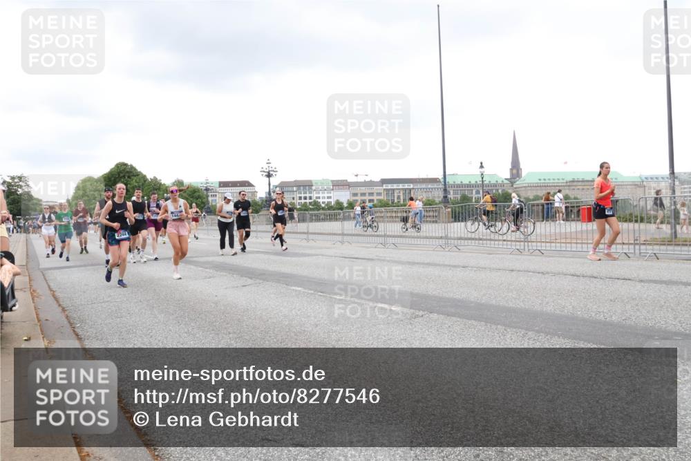 29.06.2025 - hella hamburg halbmarathon Lena Gebhardt http://msf.ph/oto/8277546 29.06.2025 10:54:46 Lombardsbrücke 2244, 1198, 1822, 1949, 2084, 2244, 2532, 2566, 2586, 2632, 3002, 3364, 3761, 3795, 3857, 4191, 4192, 4720, 4971, 5185, 5216, 5309, 5392, 5500, 5727, 5882, 5933, 5993, 6023, 6279, 6839, 6982, 7670, 7986, 8012, 8186, 8801, 8803, 9130, 9521, 9596, 10109, 10331, 10471, 10686, 11033, 11226, 11287, 11354, 11567, 11569, 11788, 11908, 12240, 12268, 12270, 12930, 13272, 13283, 13944, 13945, 13979, 13980 meine-sportfotos.de