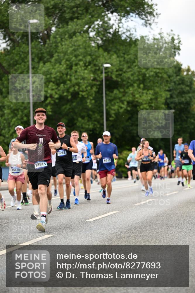 29.06.2025 - hella hamburg halbmarathon Dr. Thomas Lammeyer http://msf.ph/oto/8277693 29.06.2025 10:36:31 Kennedybrücke 1292, 1640, 1987, 2268, 2349, 2943, 3022, 3239, 3365, 3707, 3751, 3778, 4314, 4365, 4605, 4857, 5601, 5658, 5783, 5871, 5941, 6218, 6228, 6252, 6312, 6315, 6642, 7239, 7387, 7468, 7535, 7789, 8072, 8073, 8124, 8127, 8303, 8625, 8840, 8914, 9010, 9125, 9188, 9206, 9765, 10013, 10111, 10248, 10354, 10470, 10624, 10828, 10924, 11168, 11205, 11225, 11248, 11362 meine-sportfotos.de
