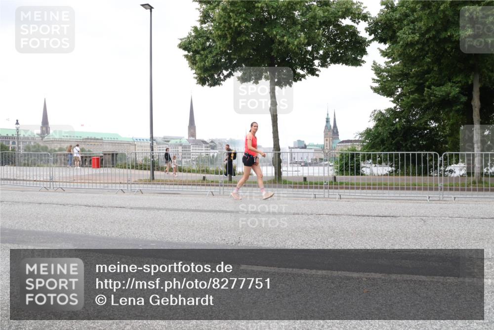 29.06.2025 - hella hamburg halbmarathon Lena Gebhardt http://msf.ph/oto/8277751 29.06.2025 10:54:48 Lombardsbrücke 1198, 1949, 2084, 2244, 2532, 2566, 2586, 2632, 3002, 3274, 3761, 3795, 3857, 4191, 4192, 4720, 4971, 5185, 5216, 5392, 5500, 5727, 5882, 5933, 5993, 6023, 6279, 6839, 6982, 7238, 7670, 7986, 8012, 8186, 8801, 8803, 9130, 9521, 9596, 10109, 10331, 10471, 10686, 11033, 11226, 11287, 11567, 11569, 11788, 11908, 12240, 12268, 12270, 12930, 13272, 13283, 13548, 13944, 13945, 13979, 13980 meine-sportfotos.de
