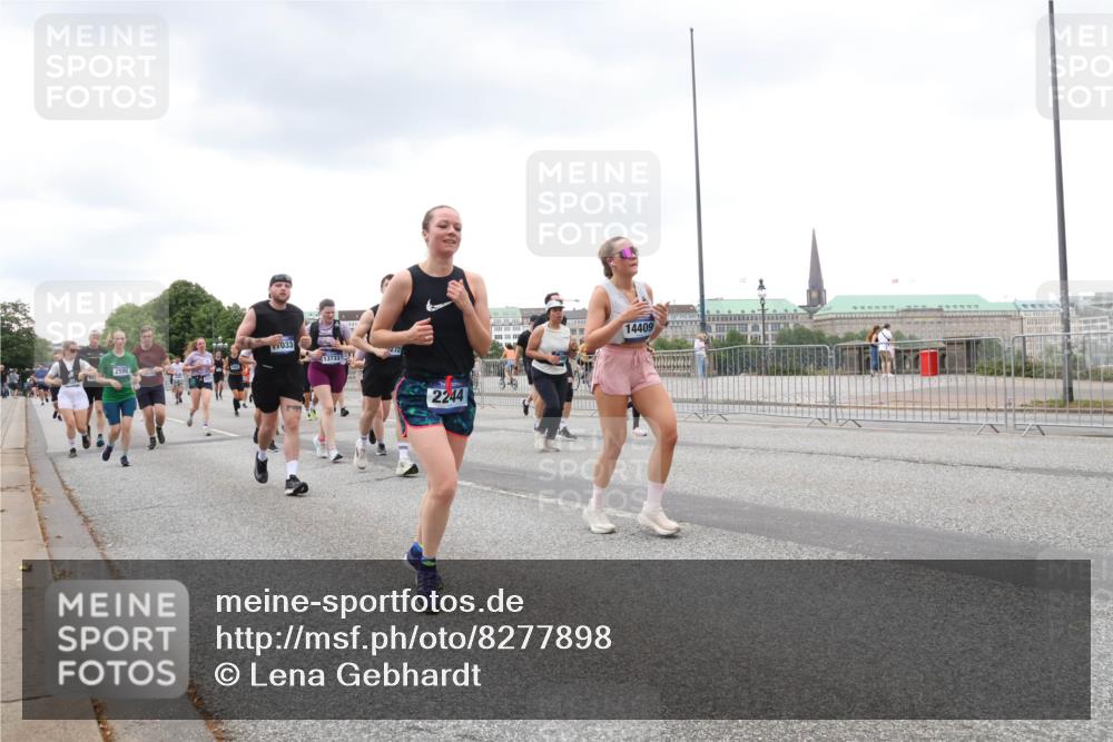 29.06.2025 - hella hamburg halbmarathon Lena Gebhardt http://msf.ph/oto/8277898 29.06.2025 10:54:48 Lombardsbrücke 2586, 033, 137337, 2244, 14409, 1198, 1949, 2084, 2244, 2532, 2566, 2586, 2632, 3002, 3274, 3761, 3795, 3857, 4191, 4192, 4720, 4971, 5185, 5216, 5392, 5500, 5727, 5882, 5933, 5993, 6023, 6279, 6839, 6982, 7238, 7670, 7986, 8012, 8186, 8801, 8803, 9130, 9521, 9596, 10109, 10331, 10471, 10686, 11033, 11226, 11287, 11567, 11569, 11788, 11908, 12240, 12268, 12270, 12930, 13272, 13283, 13548, 13944, 13945, 13979, 13980 meine-sportfotos.de
