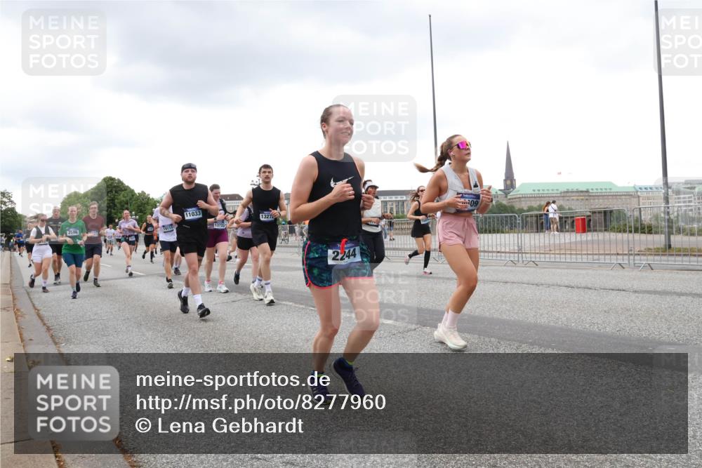 29.06.2025 - hella hamburg halbmarathon Lena Gebhardt http://msf.ph/oto/8277960 29.06.2025 10:54:49 Lombardsbrücke 2586, 19111, 11033, 13733, 13272, 2244, 09, 1198, 1949, 2084, 2244, 2532, 2566, 2586, 2632, 3002, 3274, 3761, 3795, 3857, 4191, 4192, 4720, 4971, 5185, 5216, 5392, 5500, 5727, 5882, 5933, 5993, 6023, 6279, 6839, 6982, 7238, 7986, 8012, 8186, 8801, 8803, 9130, 9521, 9596, 10109, 10331, 10471, 10686, 11033, 11226, 11287, 11567, 11569, 11788, 11908, 12147, 12148, 12240, 12268, 12270, 12930, 13272, 13283, 13548, 13944, 13945, 13979, 13980 meine-sportfotos.de